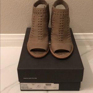 EUC Vince Camuto Smoke Show open toe bootie